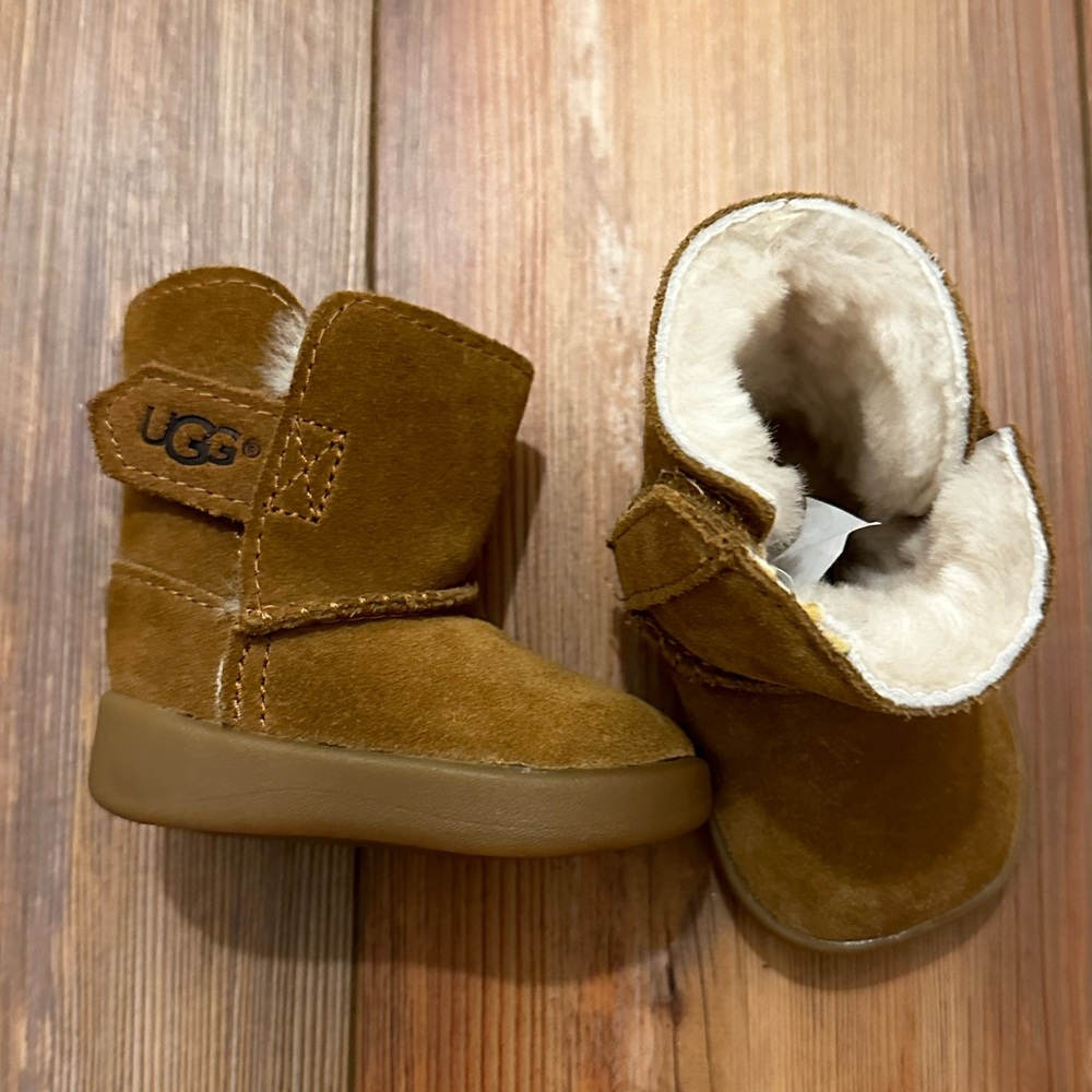 Baby Ugg’s size 0/1